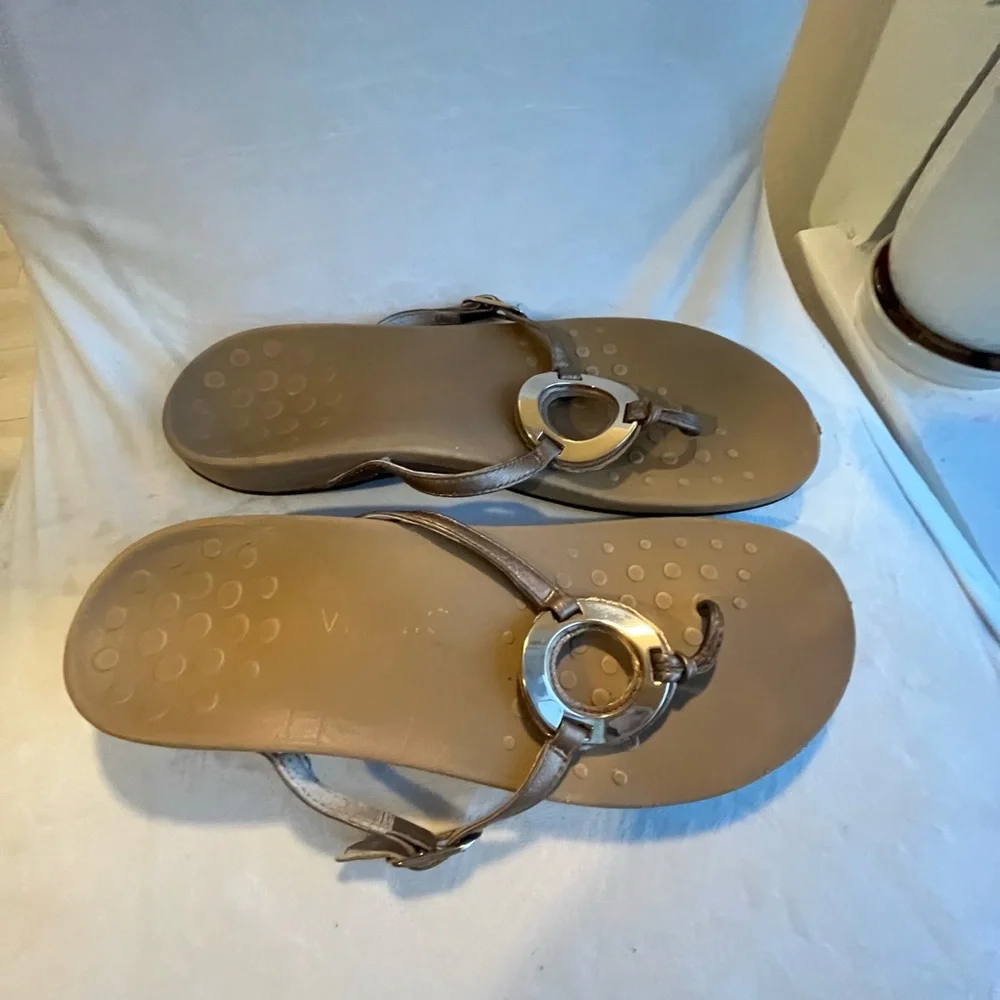 Vionic Brown Sandals‎ with Gold Rings